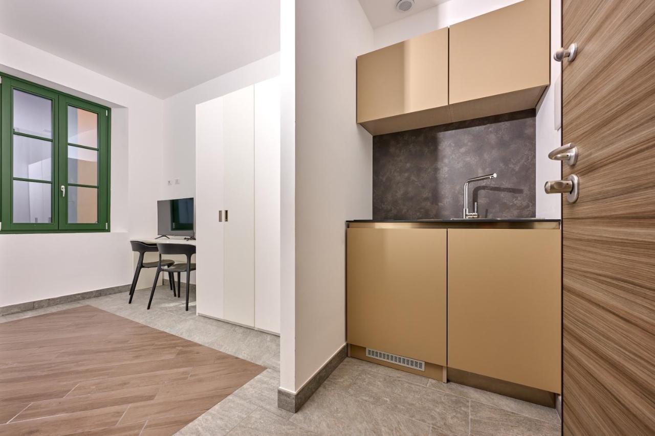 Ca Del Lasco - Modern Apartments In Classic Villa Беллано Экстерьер фото